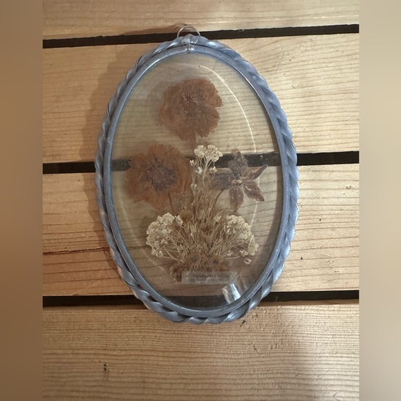Vintage glass pressed flower hanging plaque - Picture 2 of 2